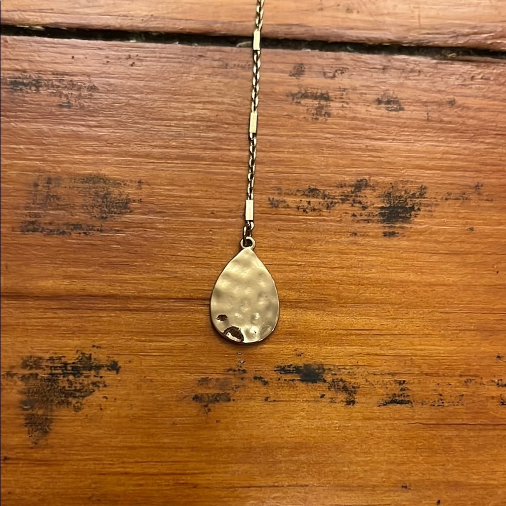 Elegant Gold Drop Necklace - Picture 2 of 3